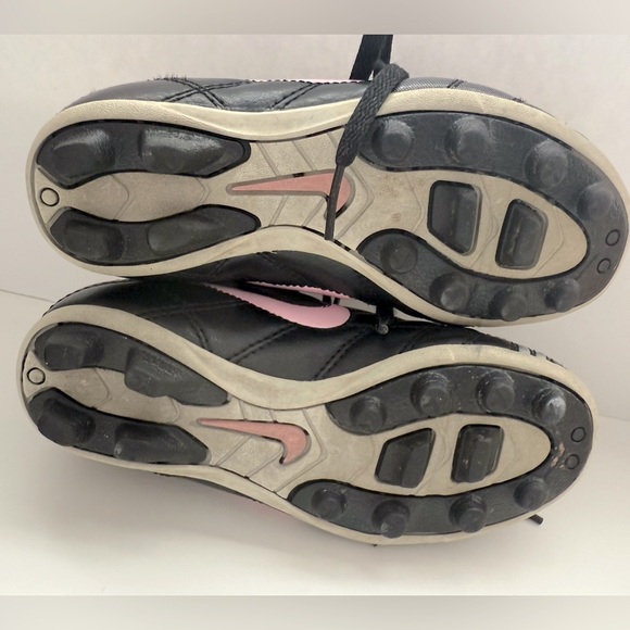 Nike Girls Soccer Cleats Sz 11C Athletic Spikes Shoes Black & Pink 316737-061 - Picture 6 of 9